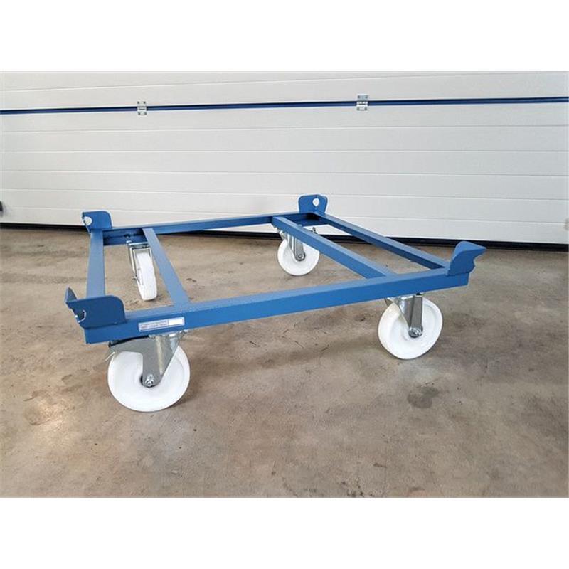 Base with wheels for pallet transport